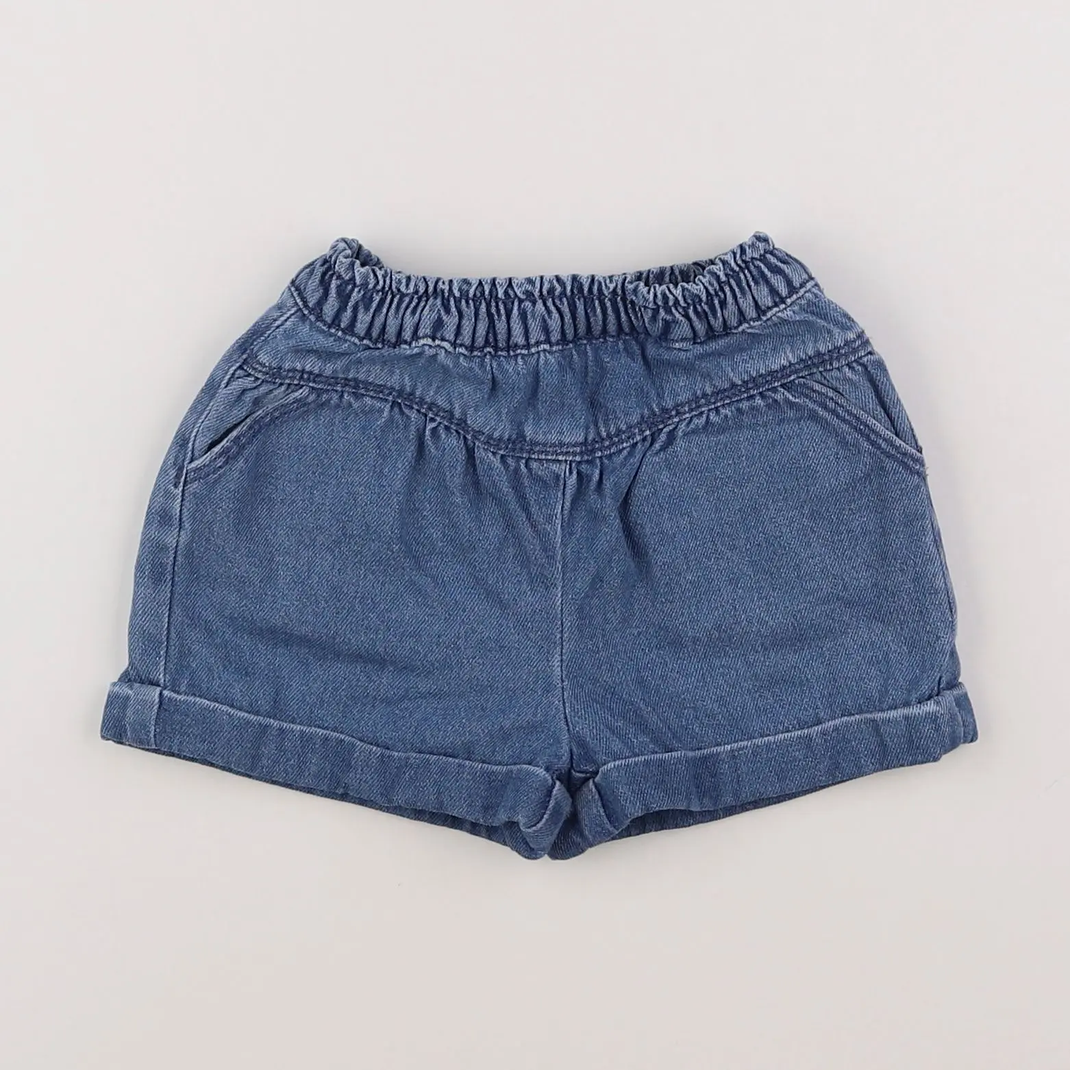 Short bleu