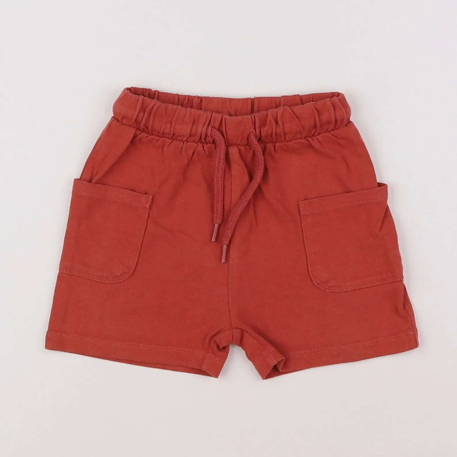 Short rouge