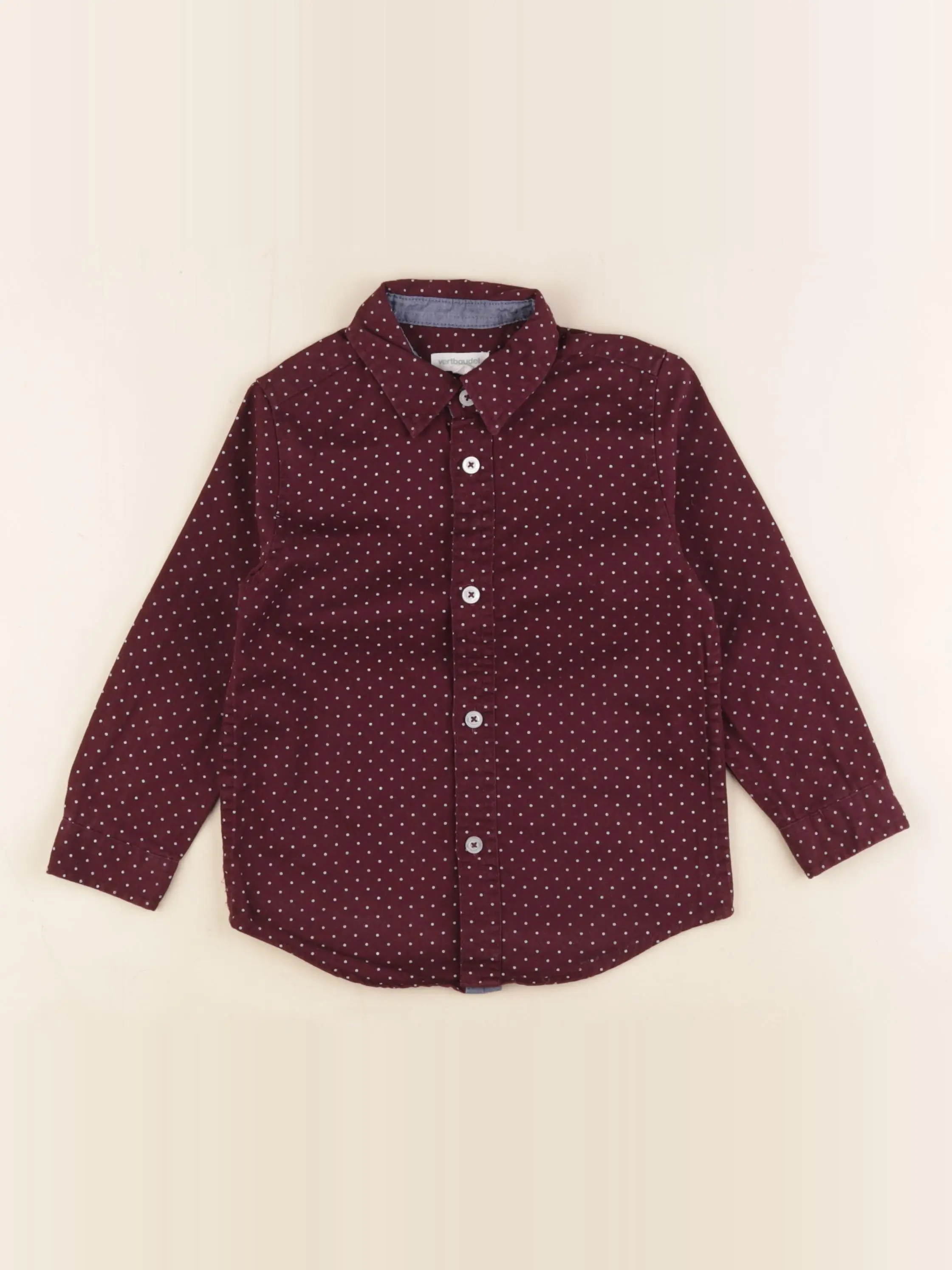 Chemise rouge, blanc