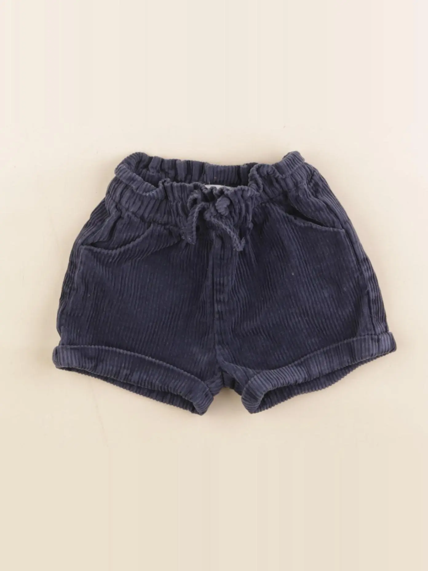 Short bleu