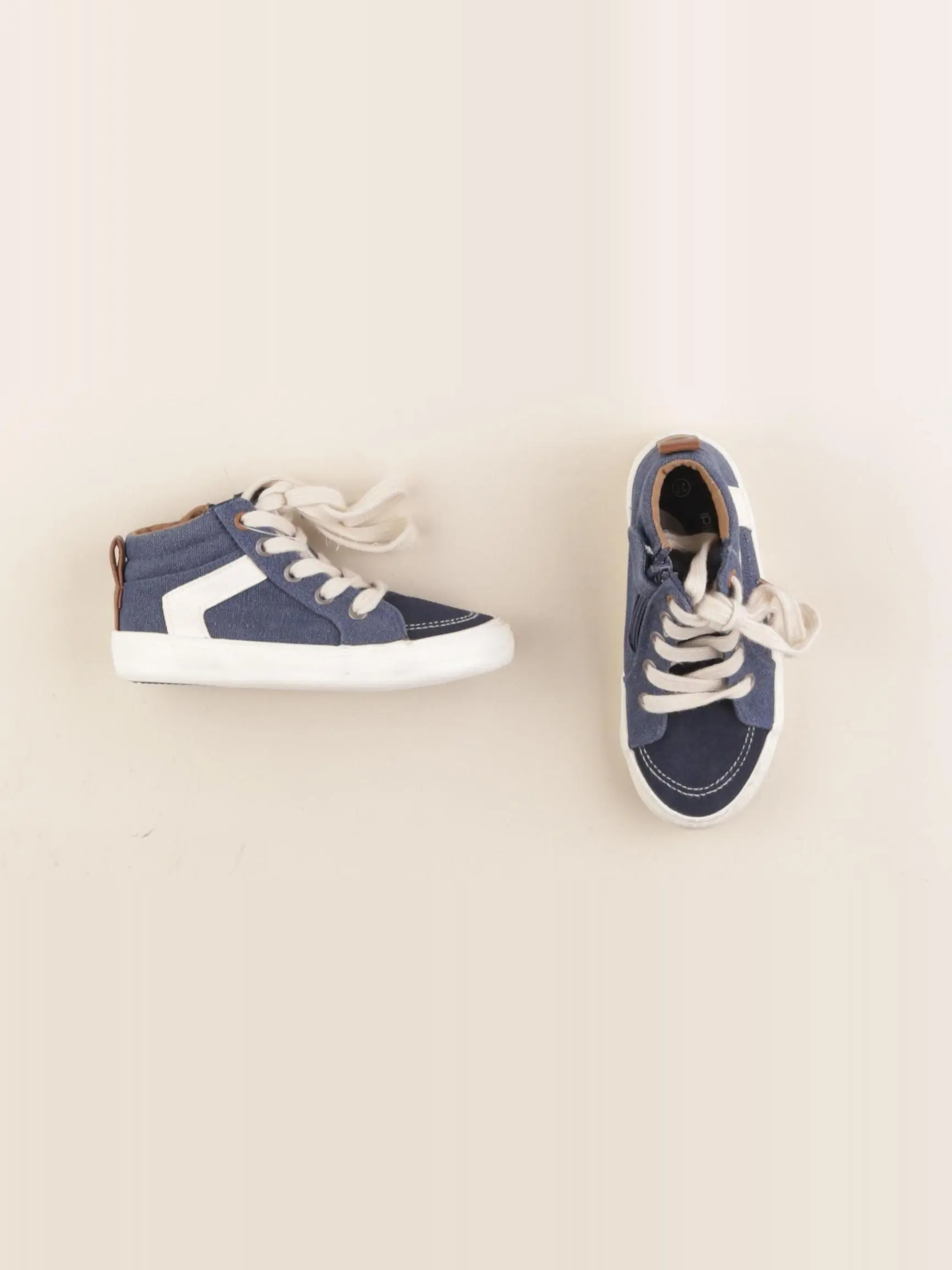 Baskets bleu