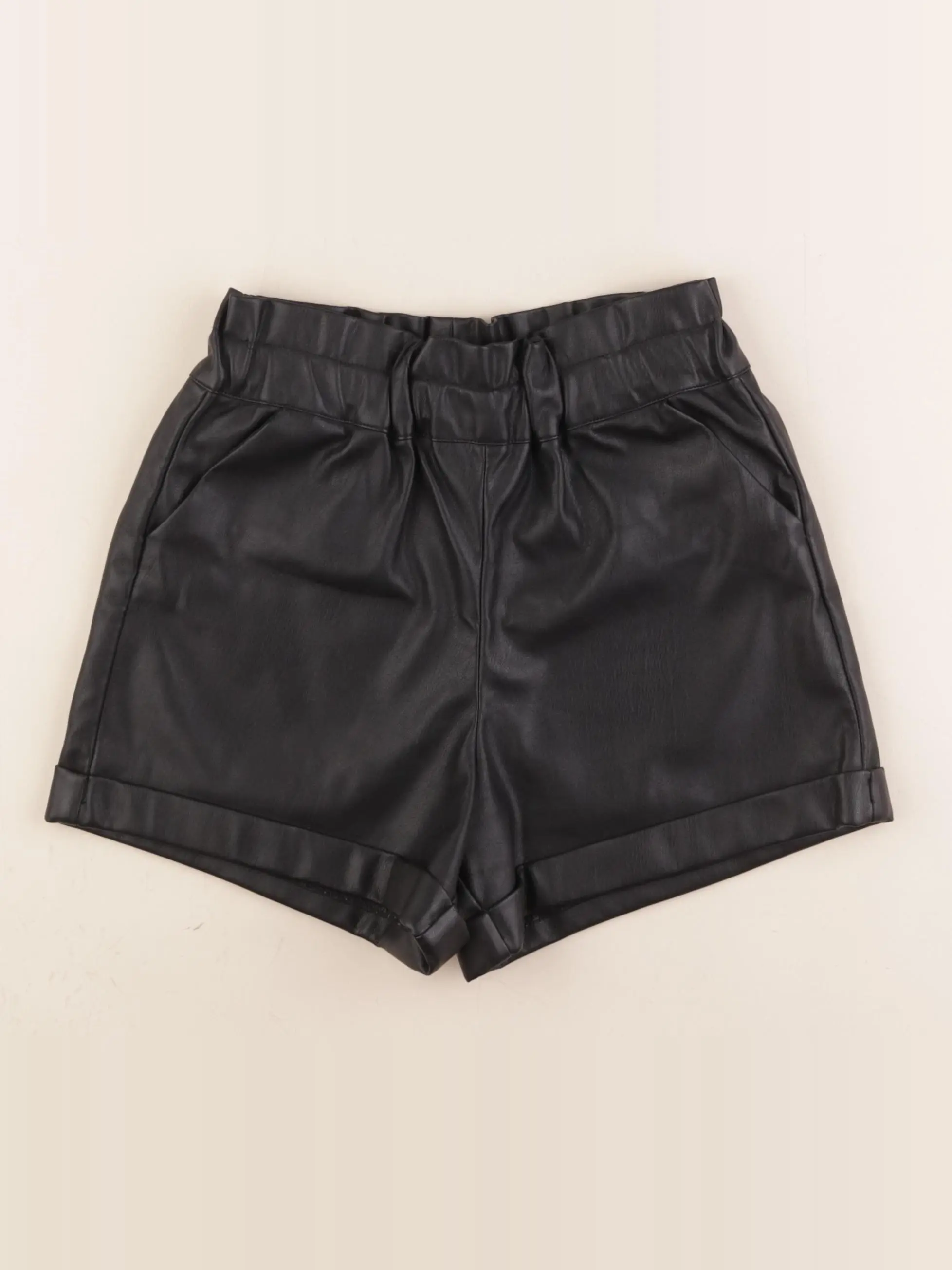 Short noir