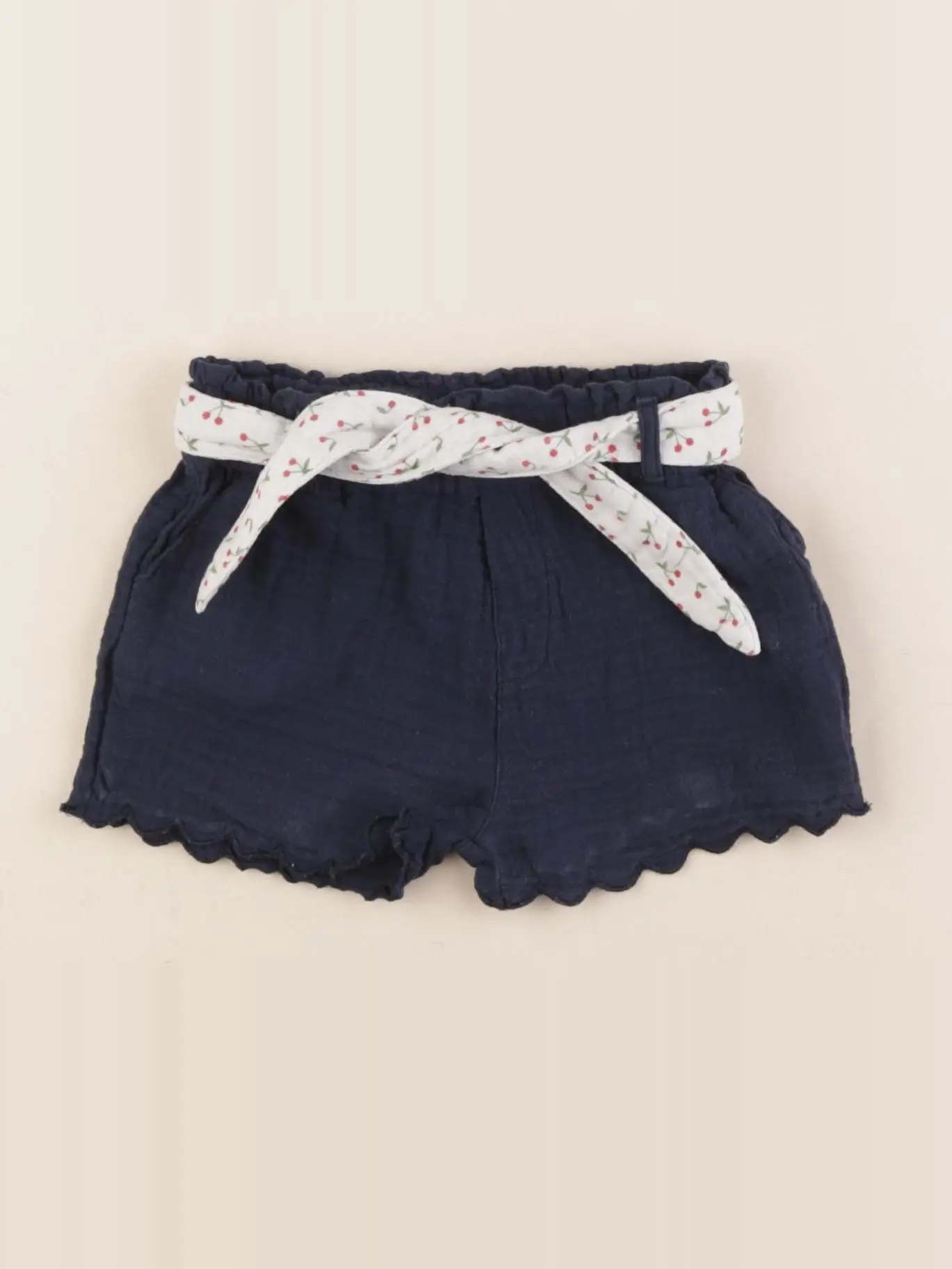 Short bleu