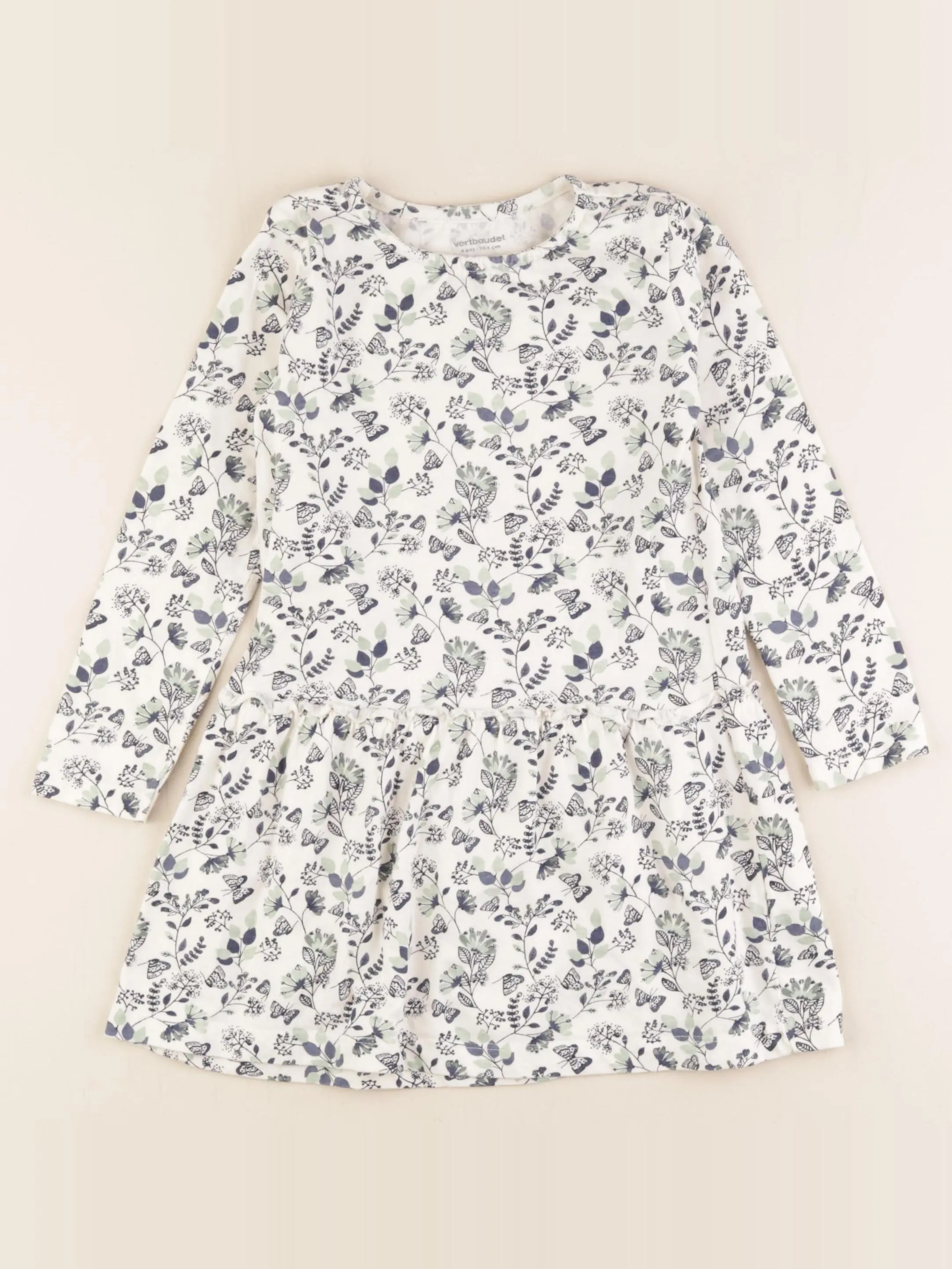 Robe beige, vert