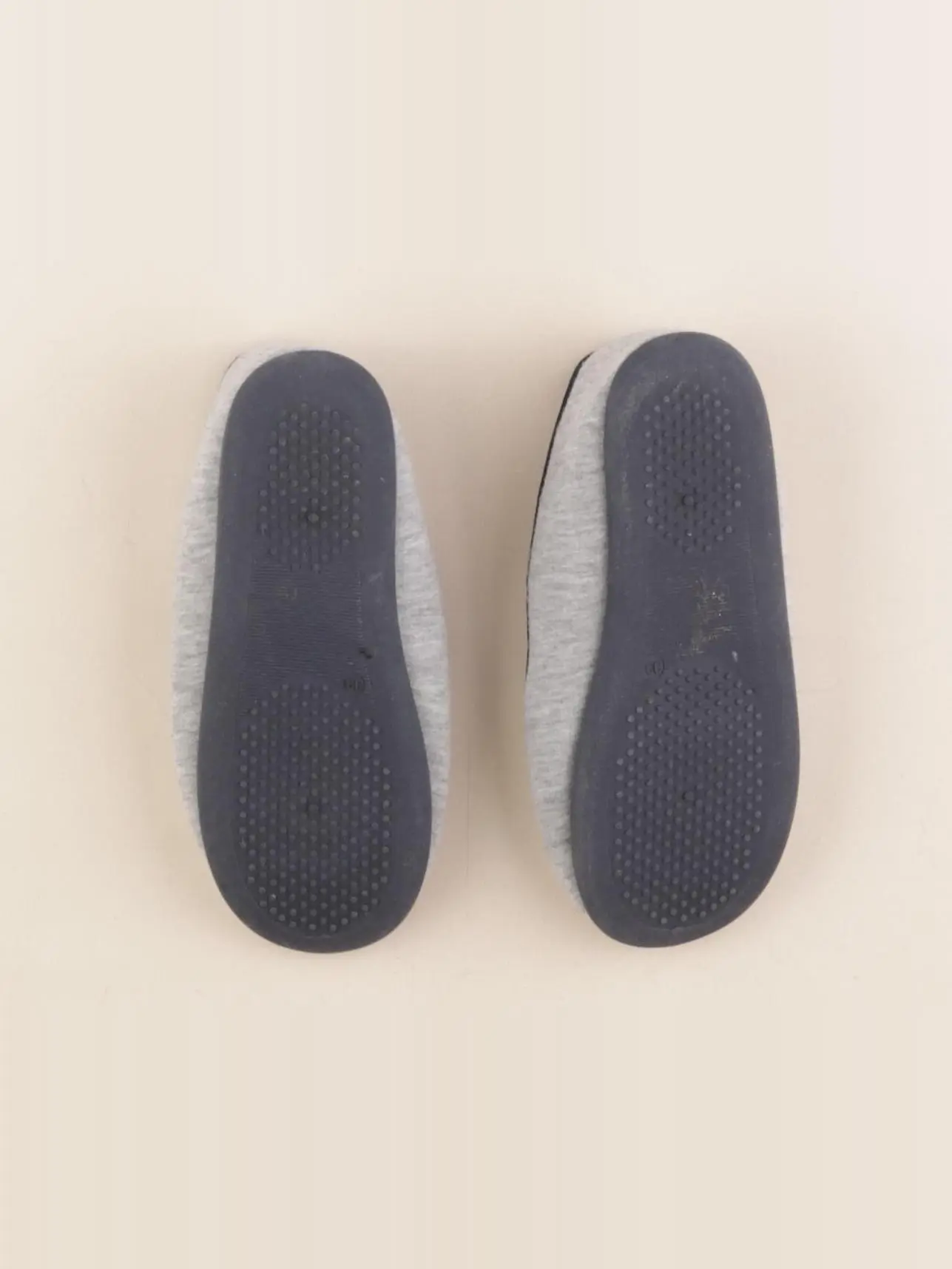 Chaussons gris - Image 2