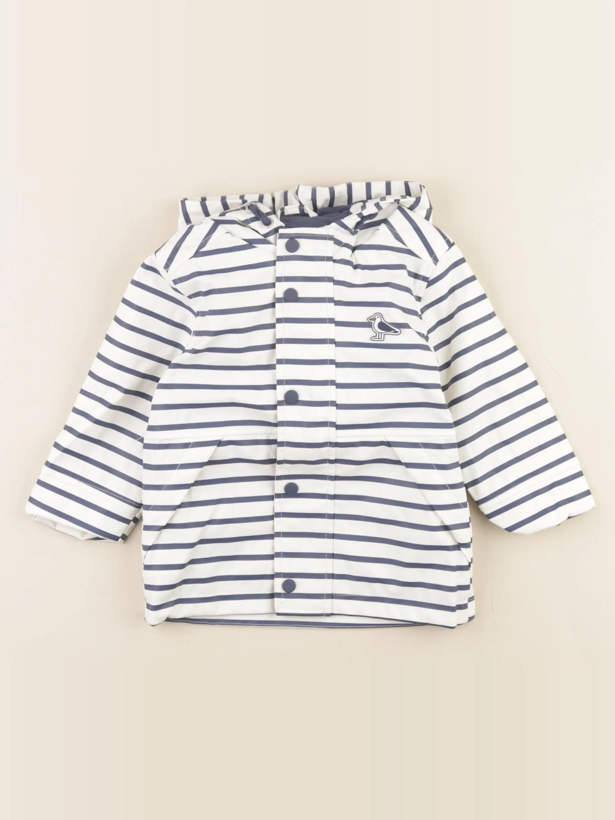 Imperméable blanc, bleu