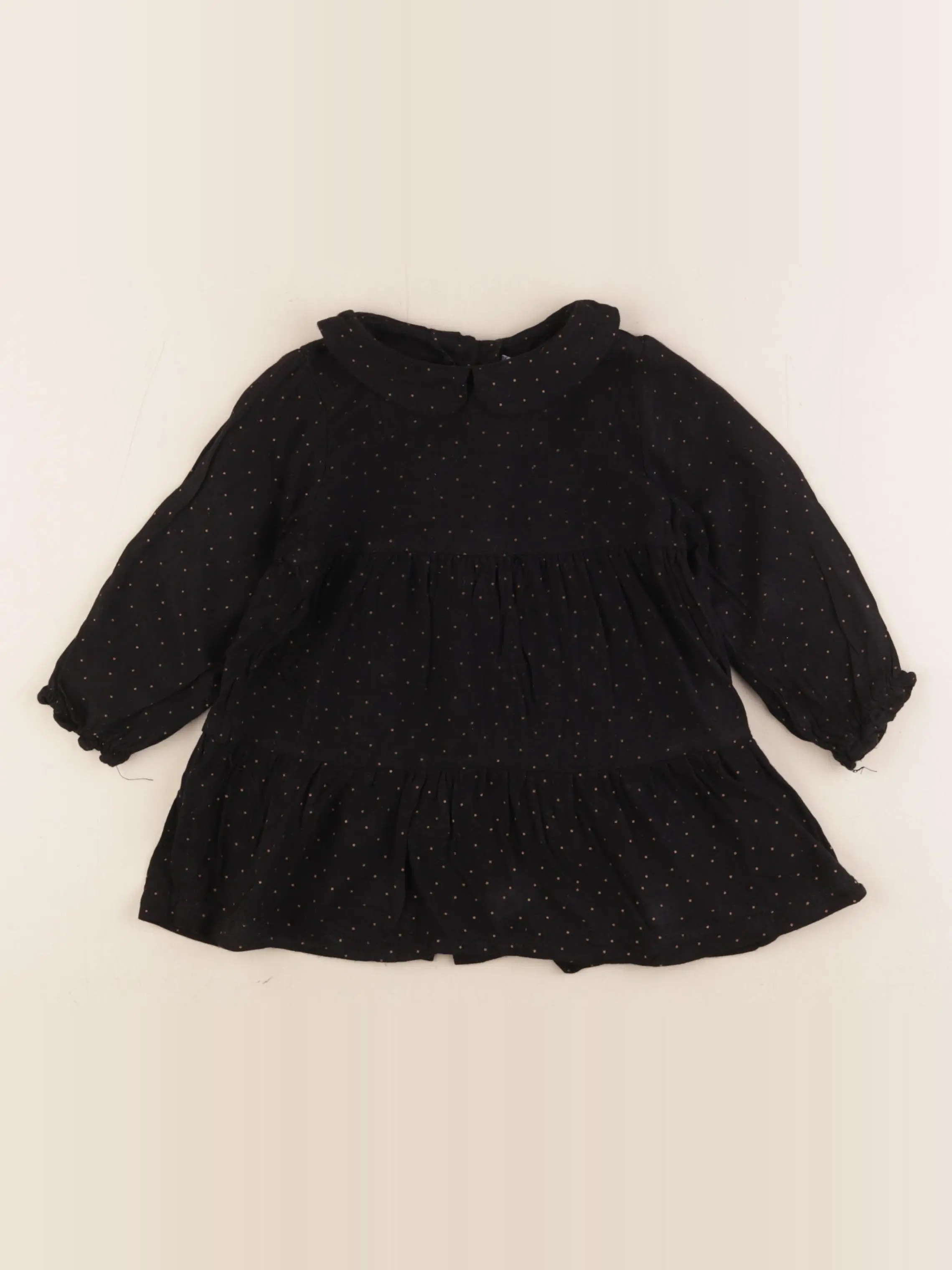 Robe noir, or