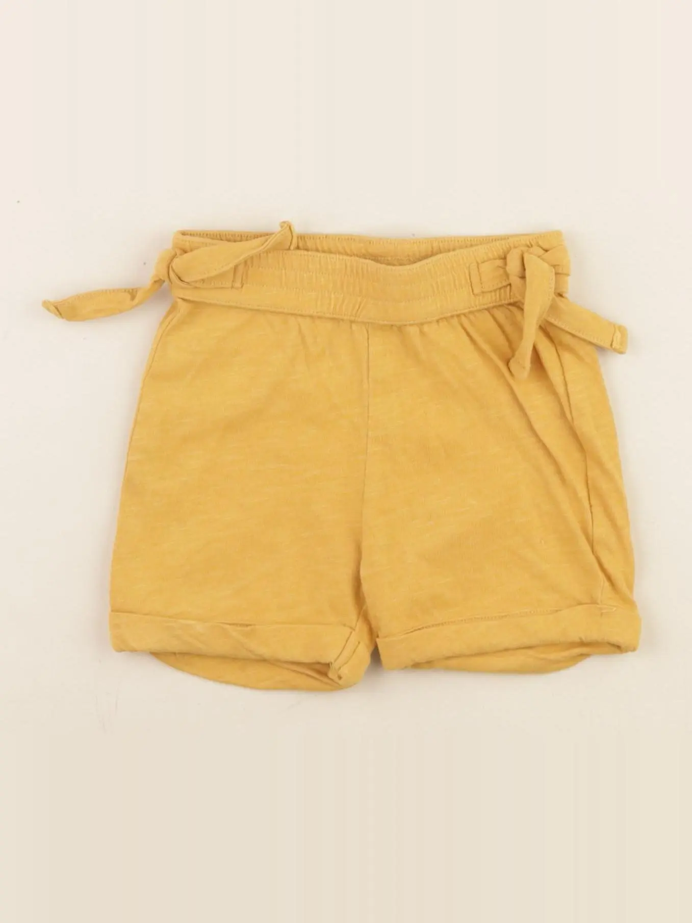 Short jaune