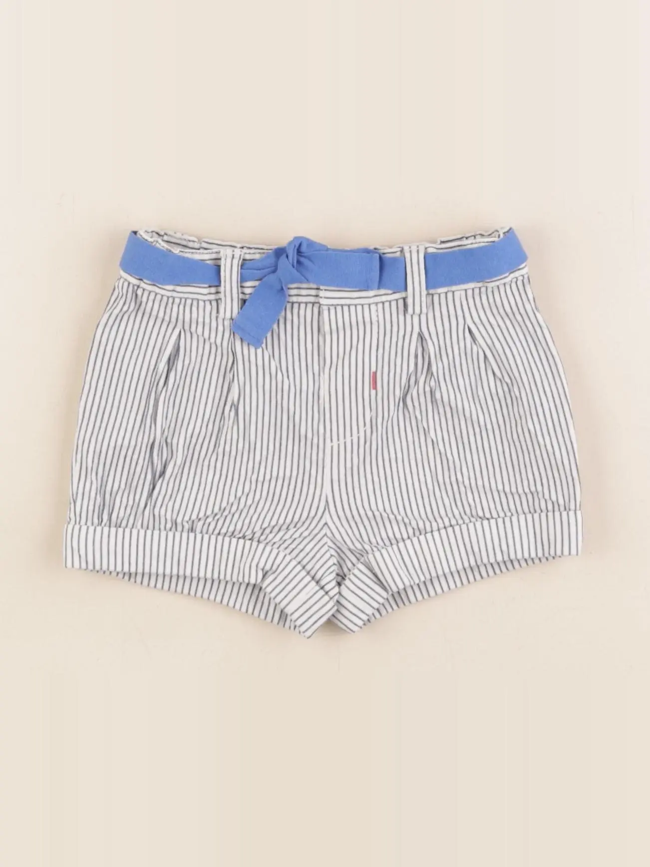 Short bleu