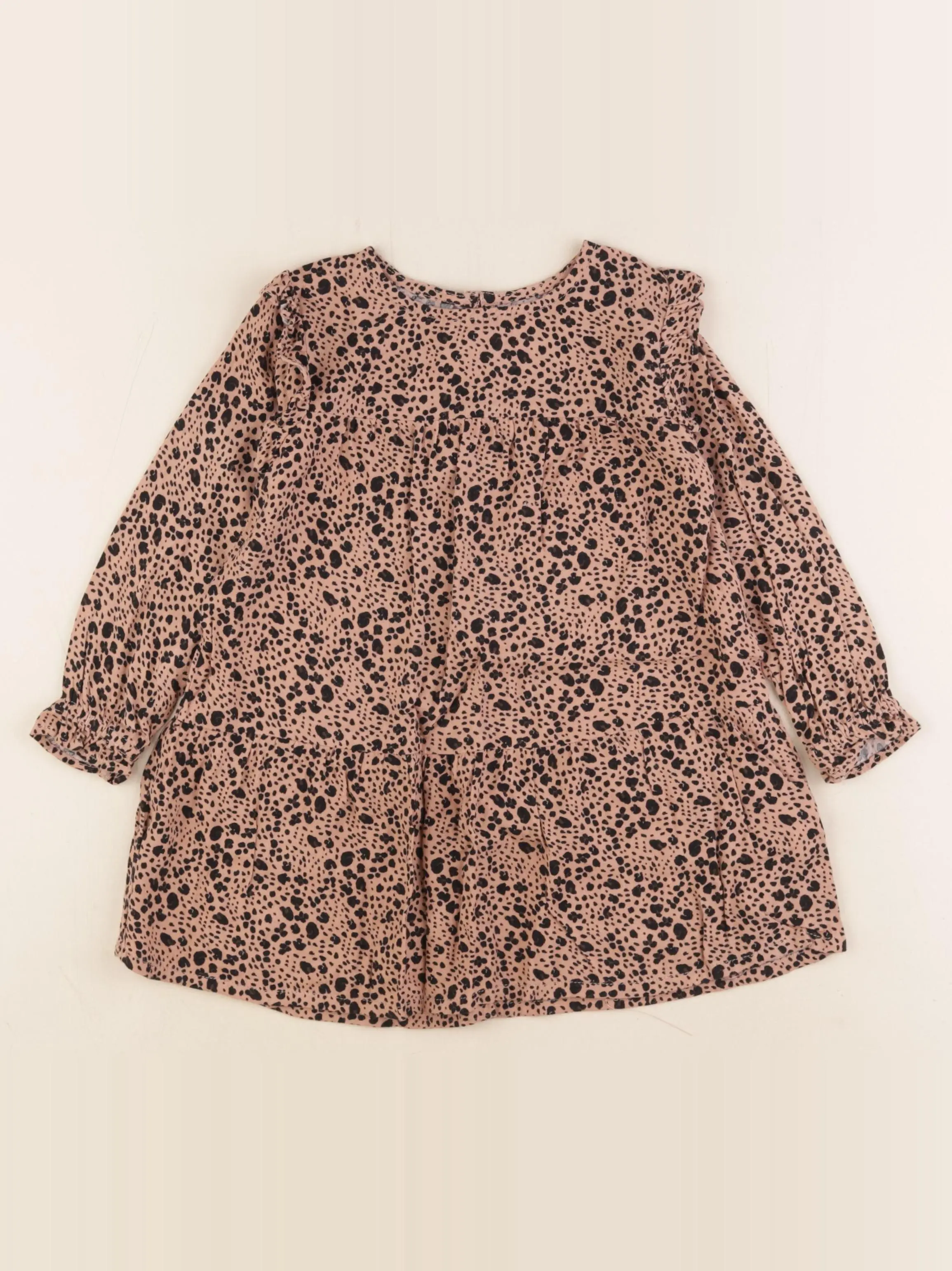Robe marron, noir