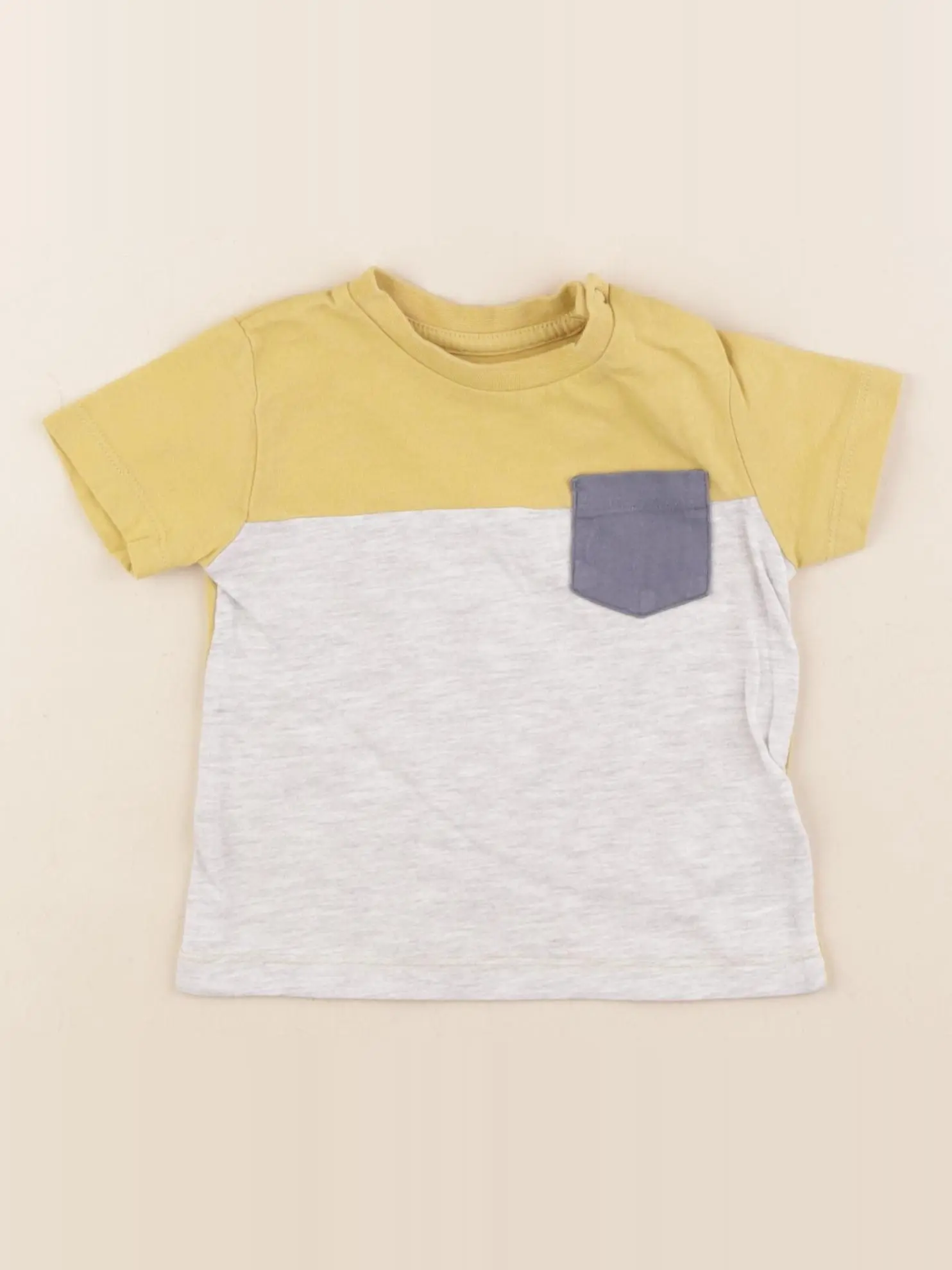 Tee-shirt jaune, gris