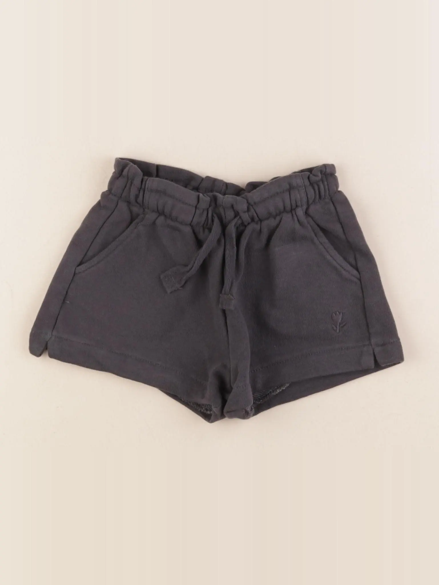 Short noir