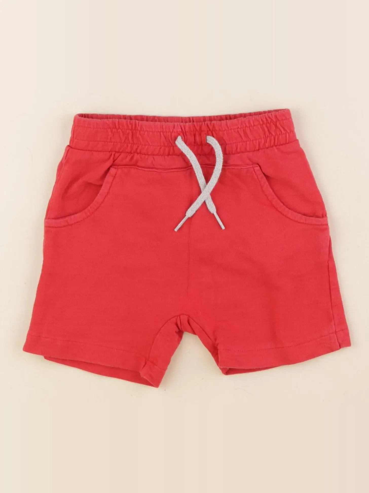 Short rouge