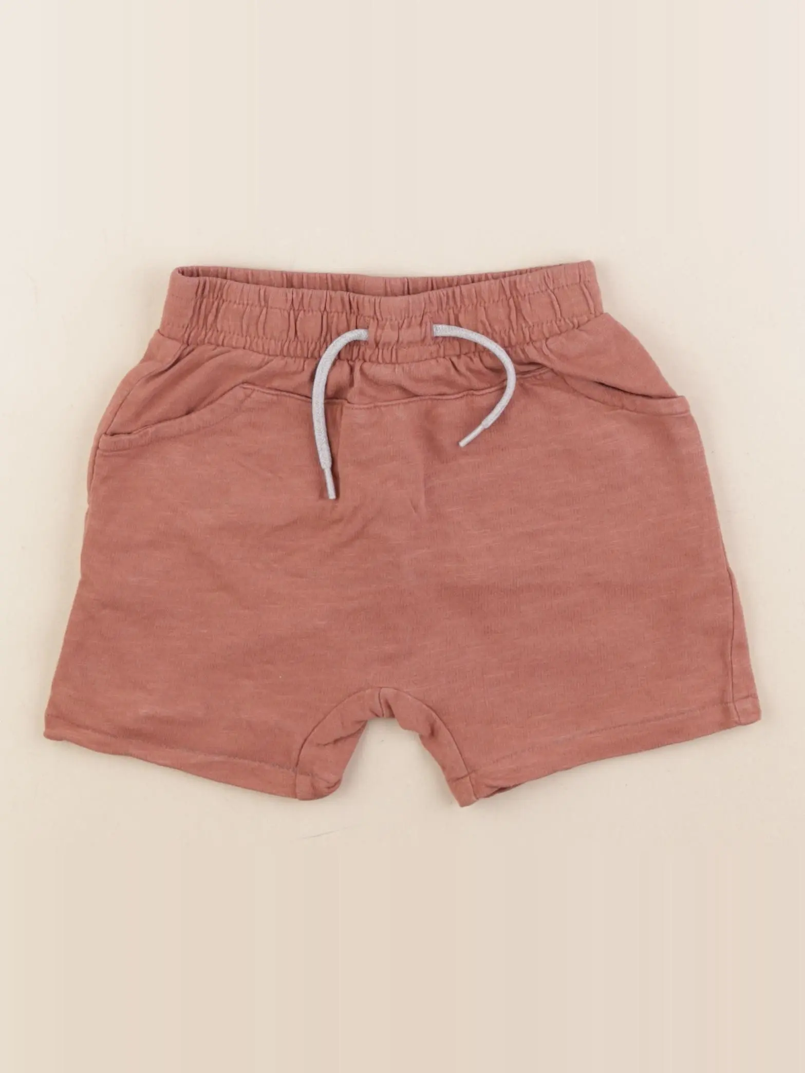 Short rouge