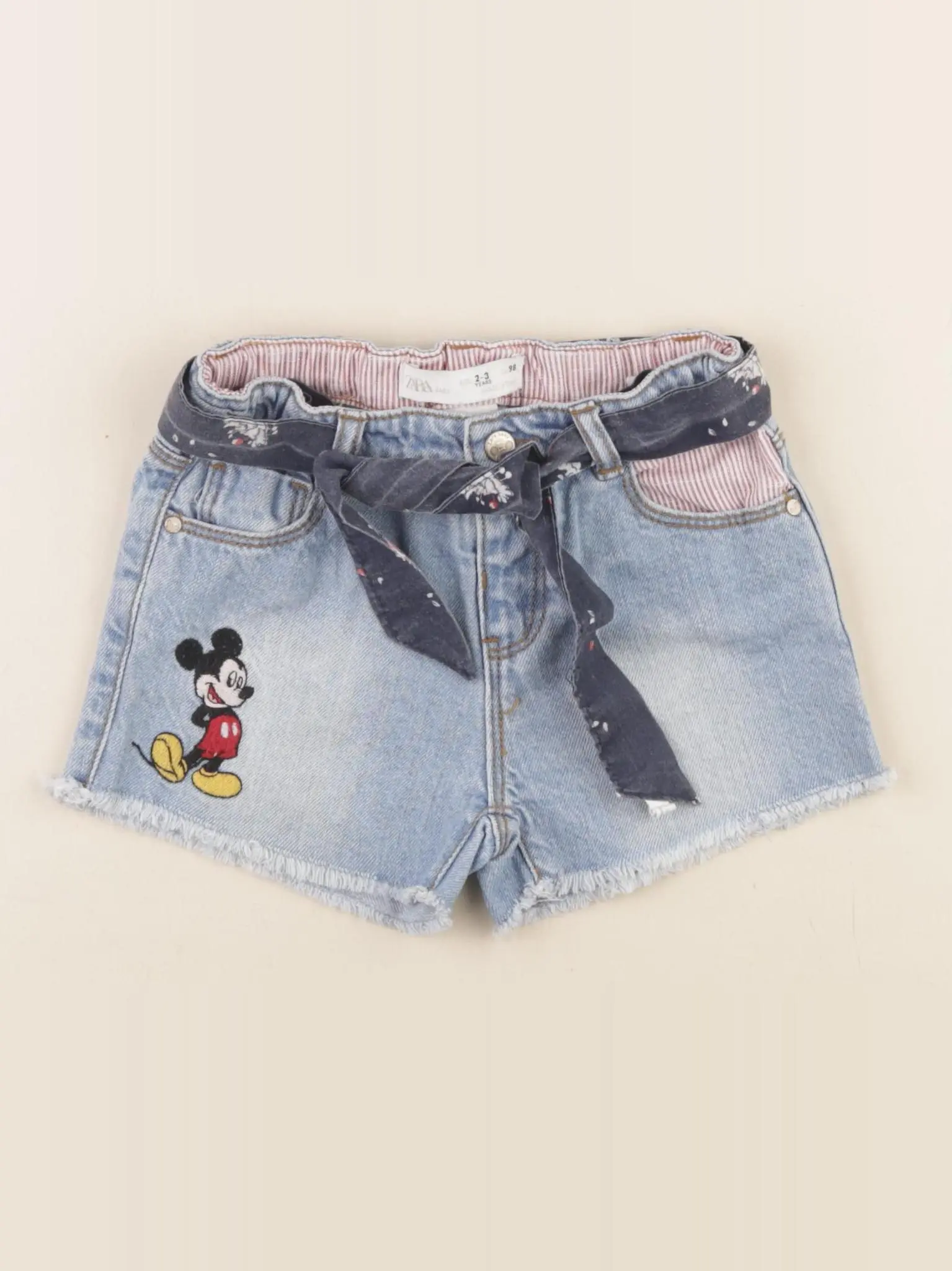 Short bleu