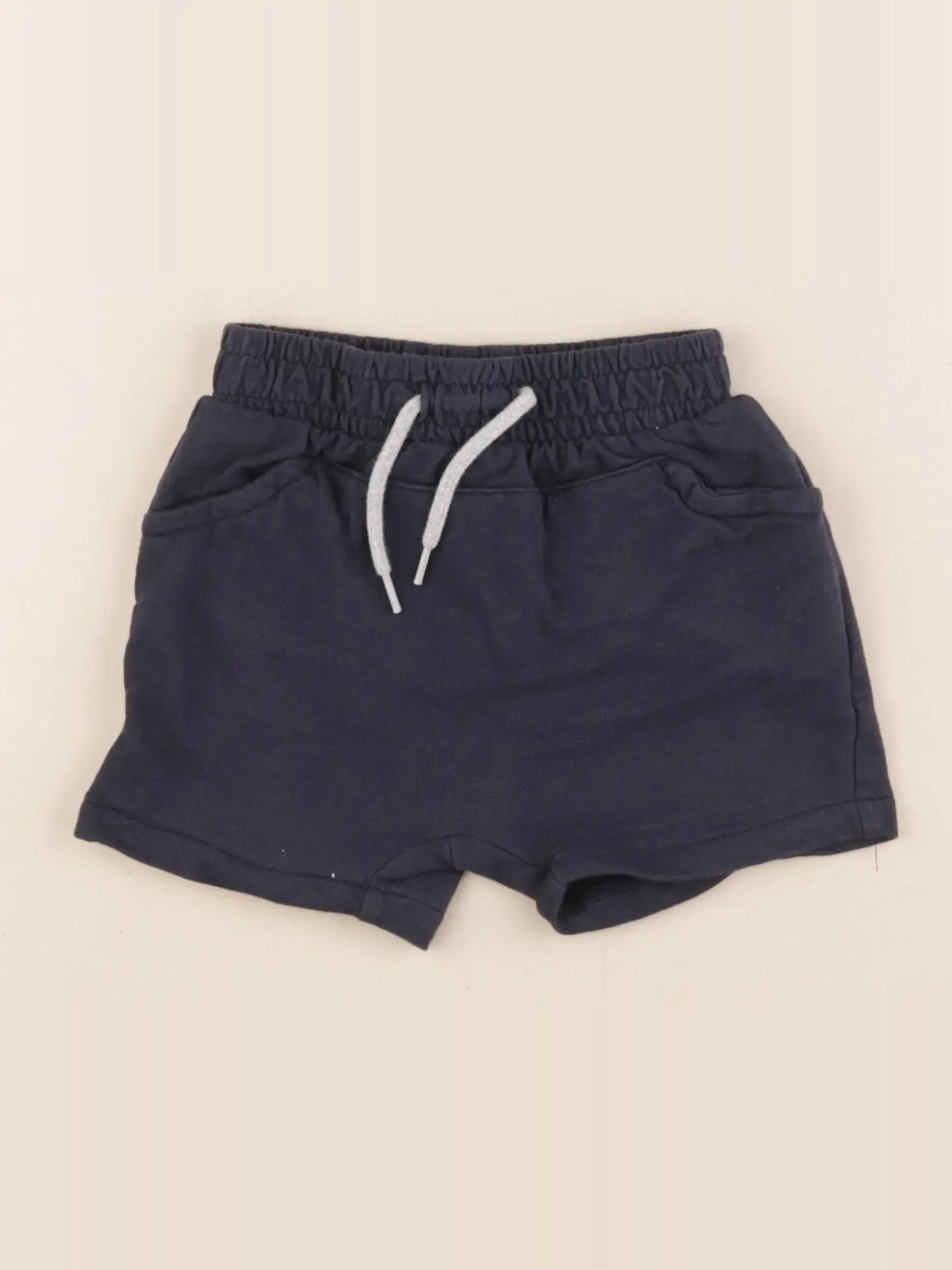 Short bleu