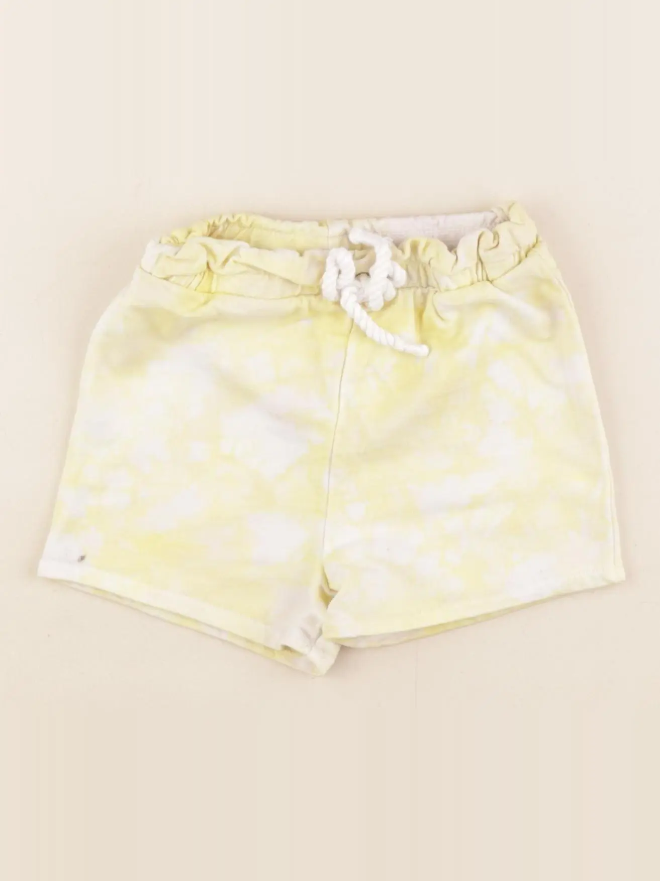 Short jaune
