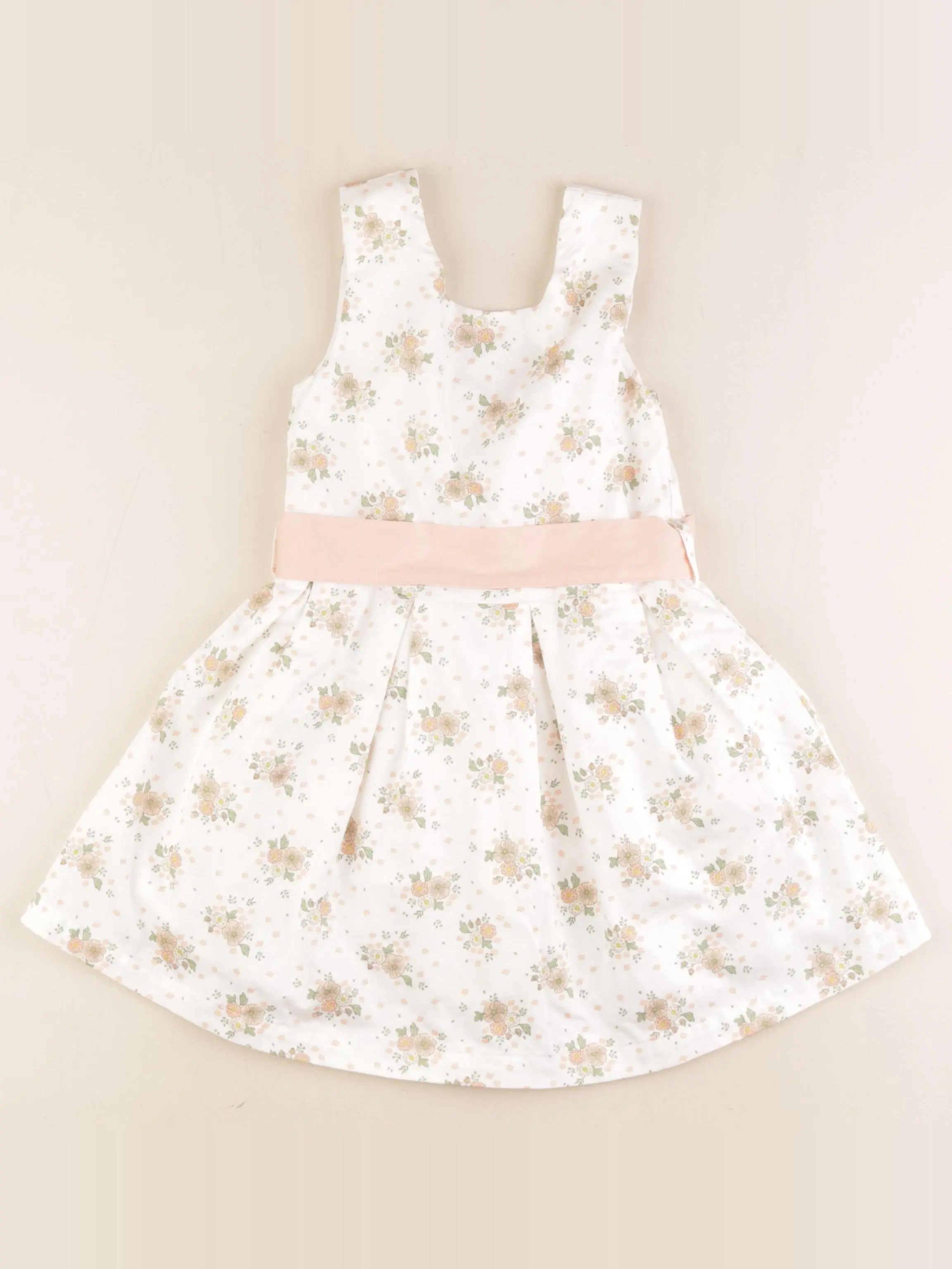 Robe blanc, rose