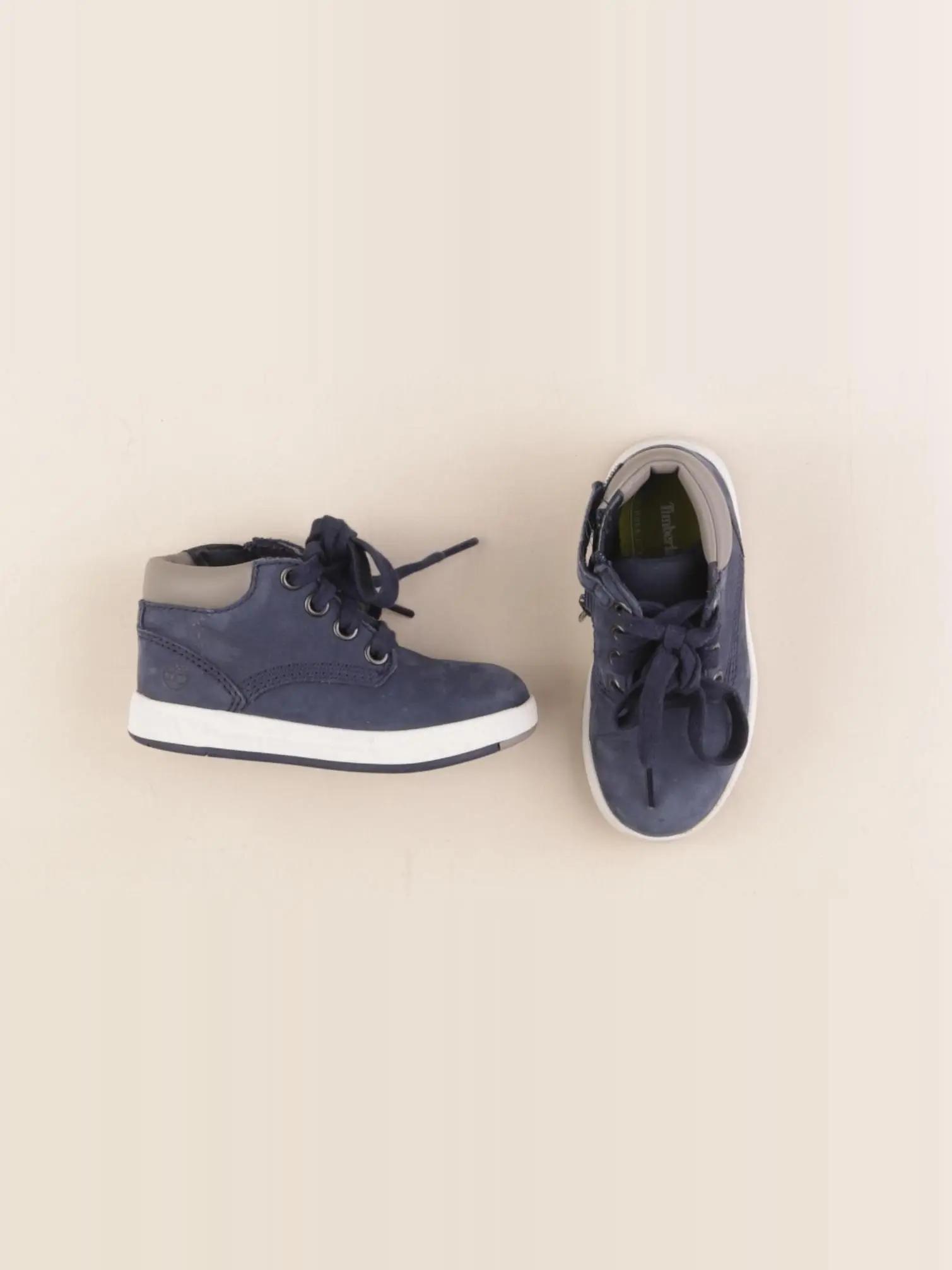 Baskets bleu