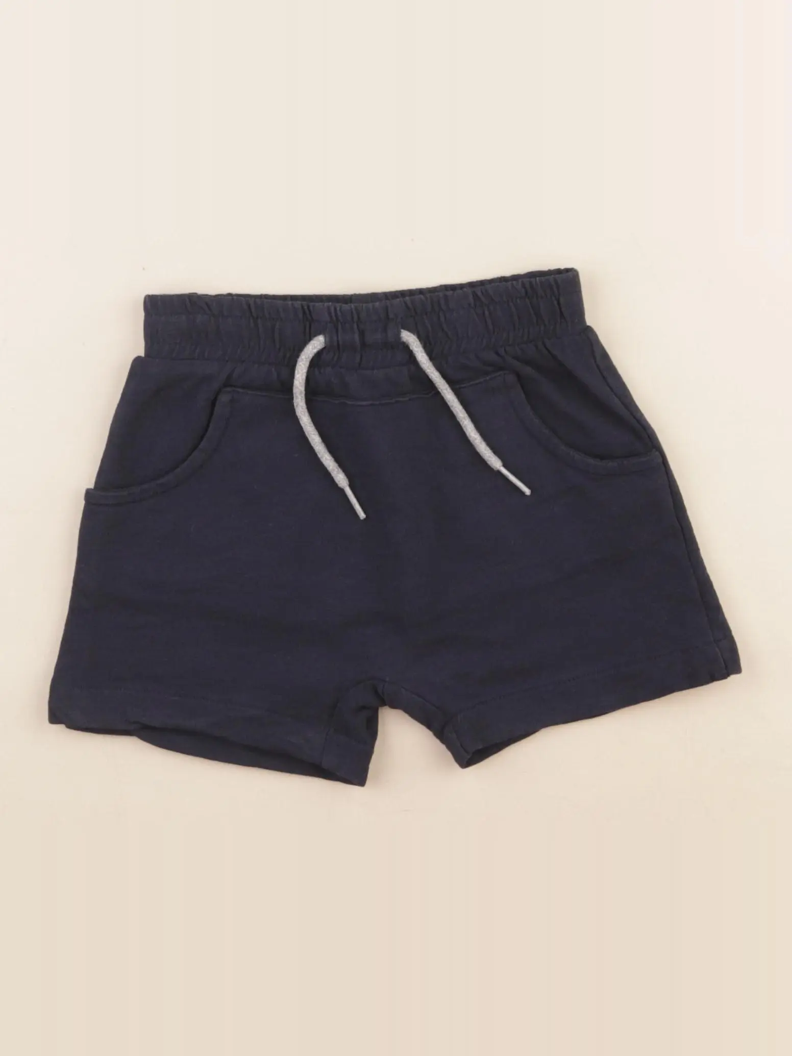 Short bleu